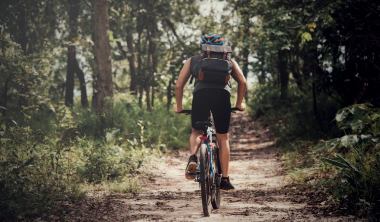 Voyage en VTT et en Gravel Bike avec Azimut : À la Découverte de Paysages Époustouflants